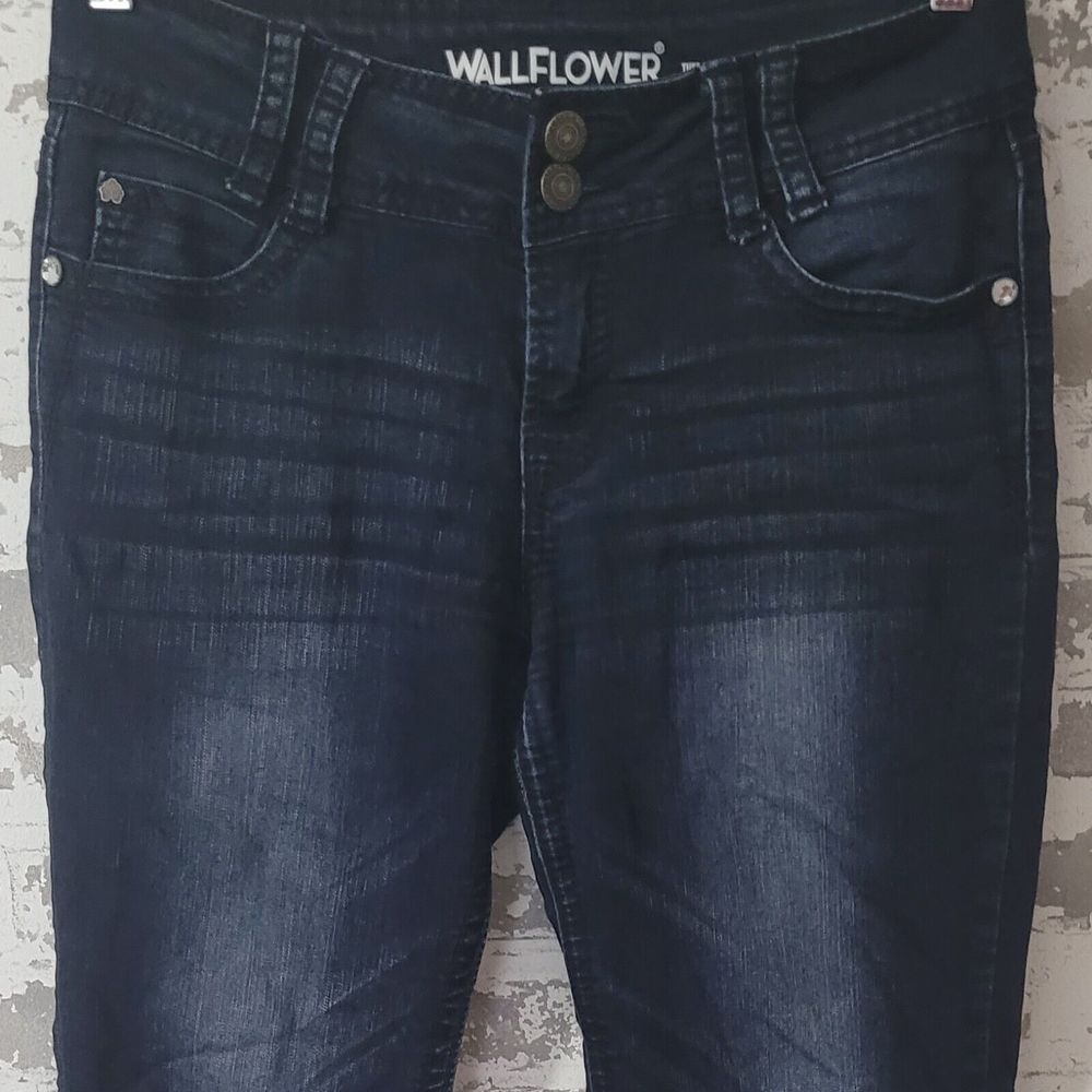Wallflower Women Sz 7 Short The Luscious Curvy Fit Boot Cut Jeans Button Pockets
